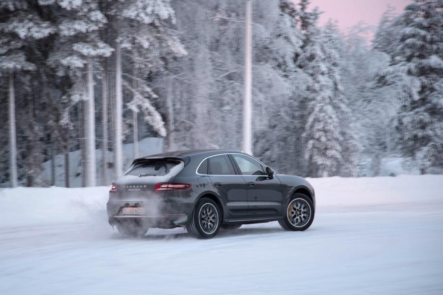  Porsche Macan Turbo Performance Package 2016 года  (фото 18 из 25)